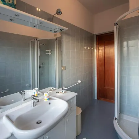 232b - A Casa Di Rita, Centro Citta, 150metri Dalla E Dal Mare *